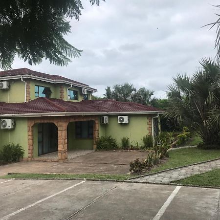 Sodwana Road Holiday Lodge Содвана Бей Екстериор снимка
