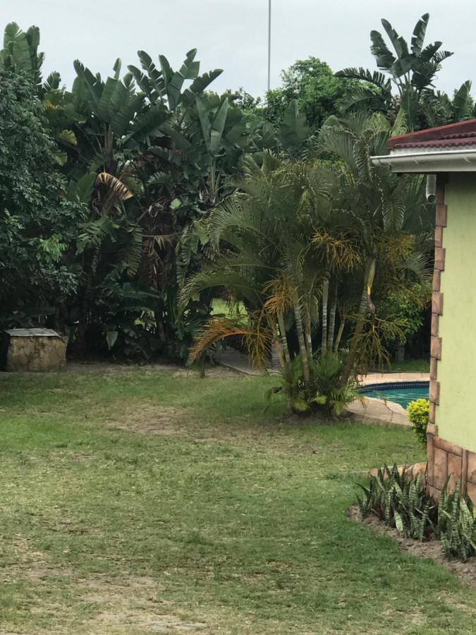 Sodwana Road Holiday Lodge Содвана Бей Екстериор снимка